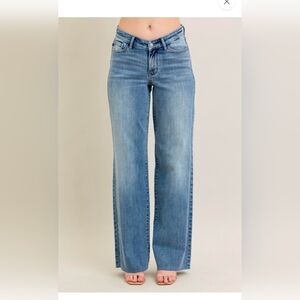 Size 5! NWTs, Judy Blue V-Front Straight Leg Baggy Fit, Raw Hem.